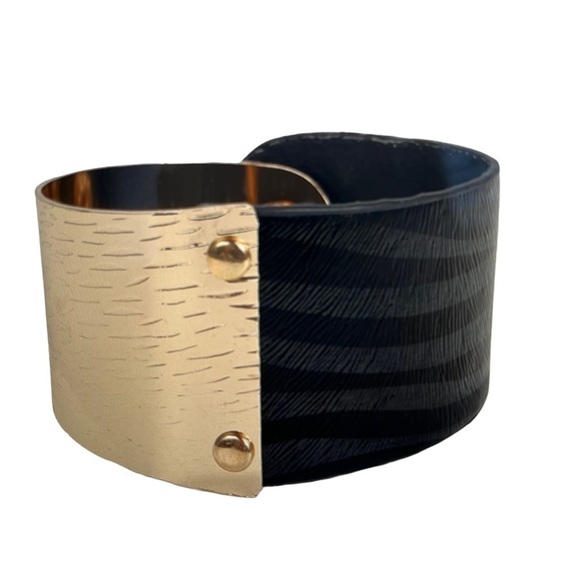 Women’s Retro Style Black and Gold Tone  Bracelet - Picture 1 of 5